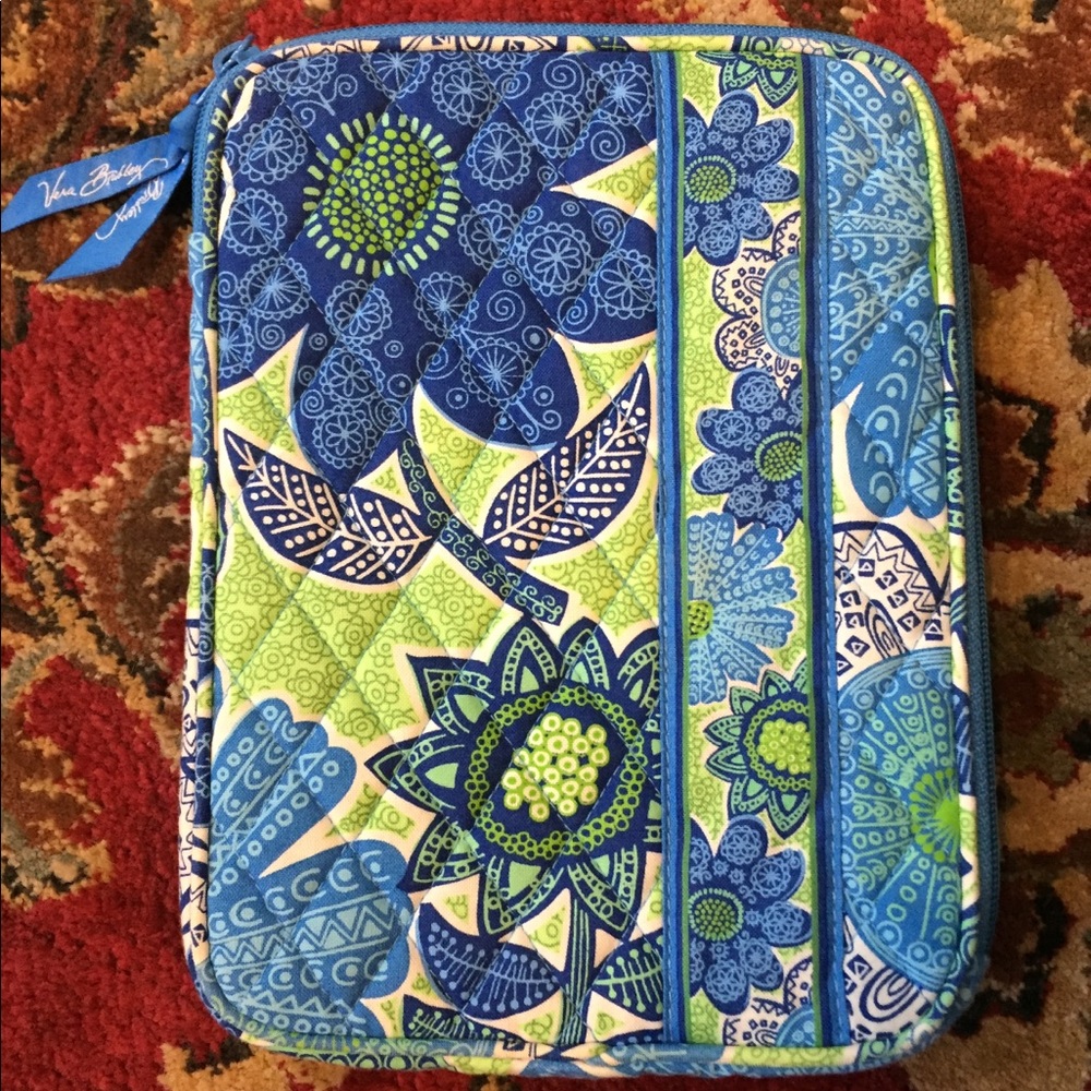 LIKE NEW VERA BRADLEY 8” TABLET CASE